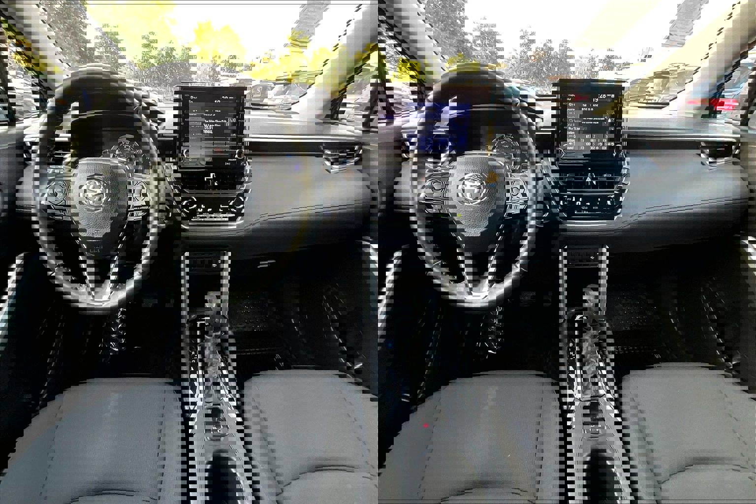 Used 2022 Toyota Corolla Cross LE image 14