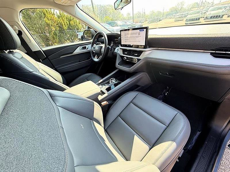 Used 2026 Ford Explorer Active w/ Active Comfort Package image 27