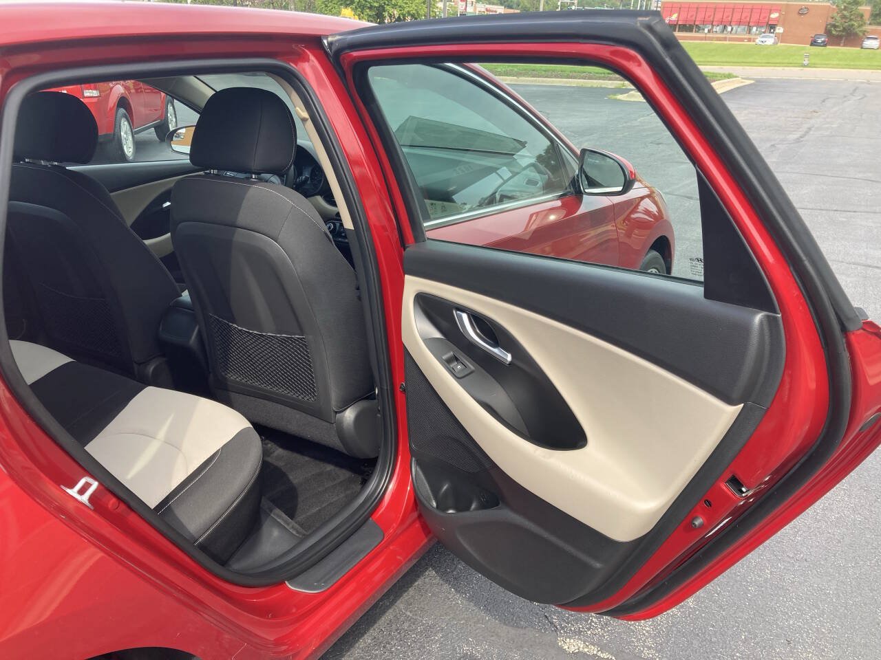 Used 2020 Hyundai Elantra GT FWD image 22