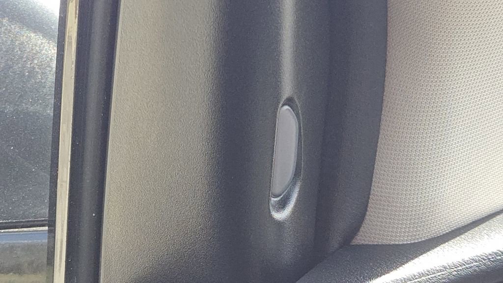 Used 2018 Nissan Murano SL w/ Moonroof Package image 18