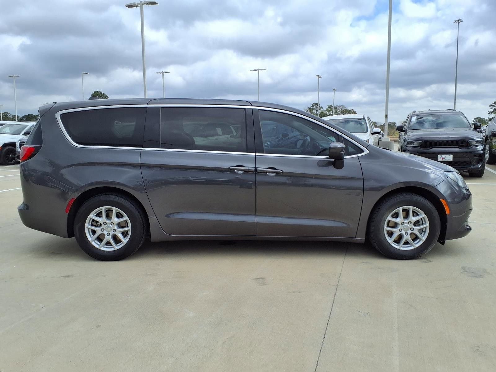 Used 2019 Chrysler Pacifica LX FWD image 5