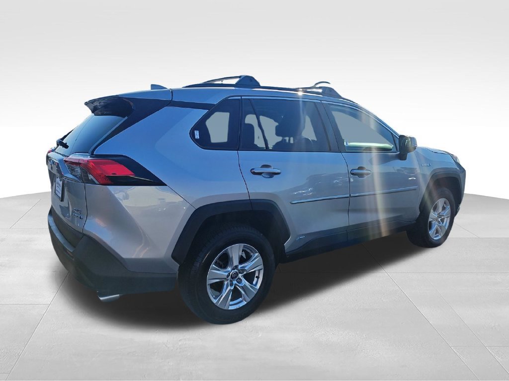 Used 2021 Toyota RAV4 XLE w/ Convenience Package AWD/4WD image 5