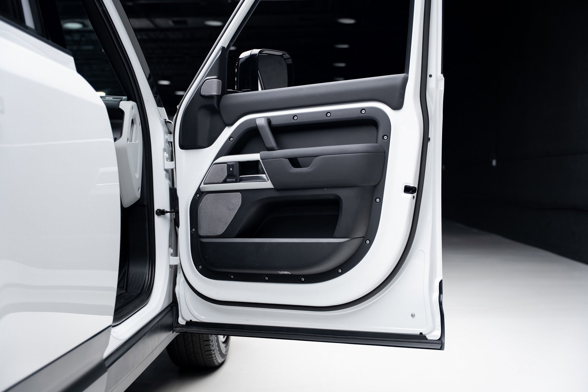 Used 2023 Land Rover Defender 130 SE image 61