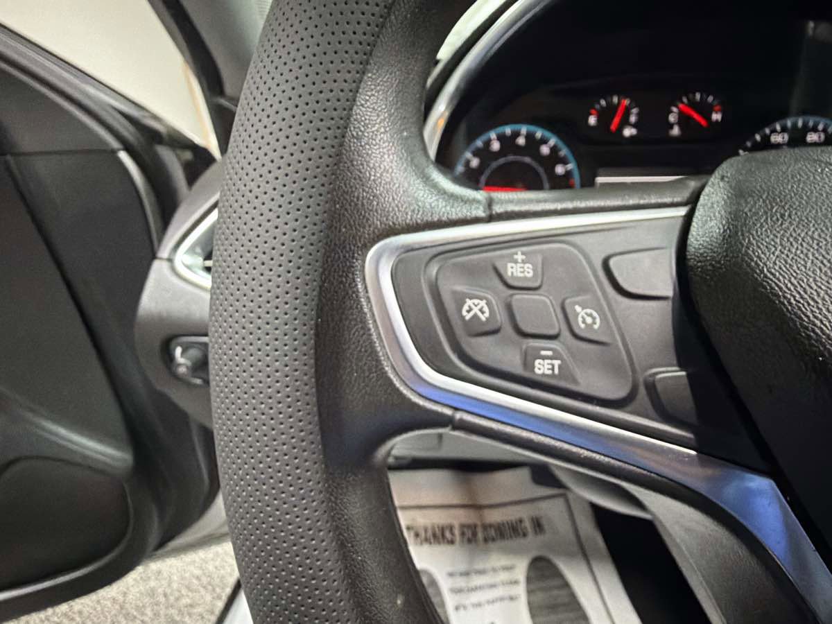 Used 2018 Chevrolet Malibu LT image 16