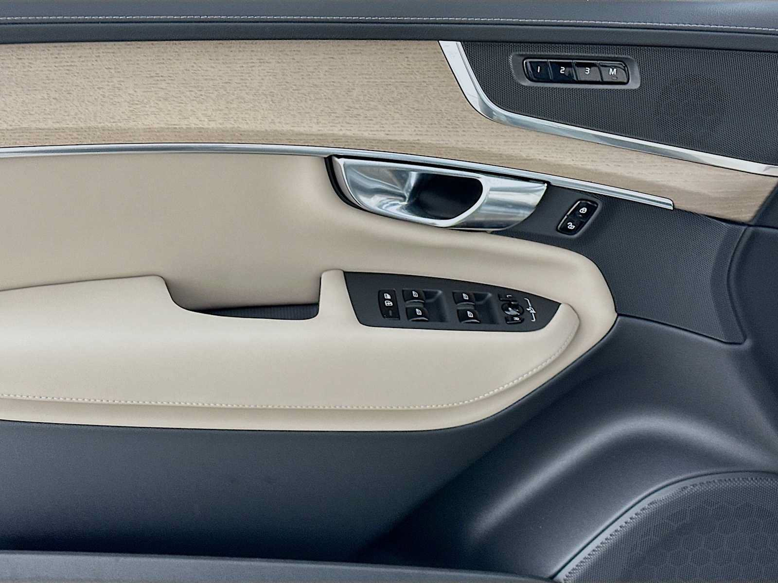 New 2026 Volvo XC90 T8 Plus w/ Protection Package AWD/4WD image 16