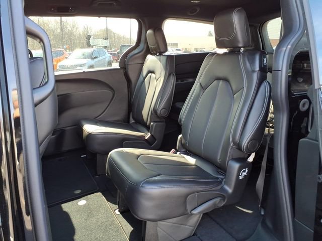 New 2026 Chrysler Pacifica Select image 28