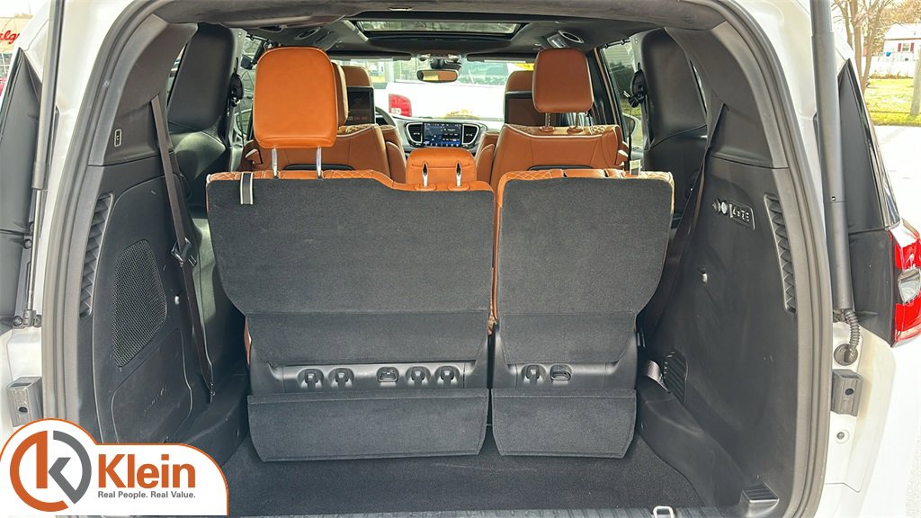 Used 2024 Chrysler Pacifica Pinnacle w/ Trailer Tow Group image 30