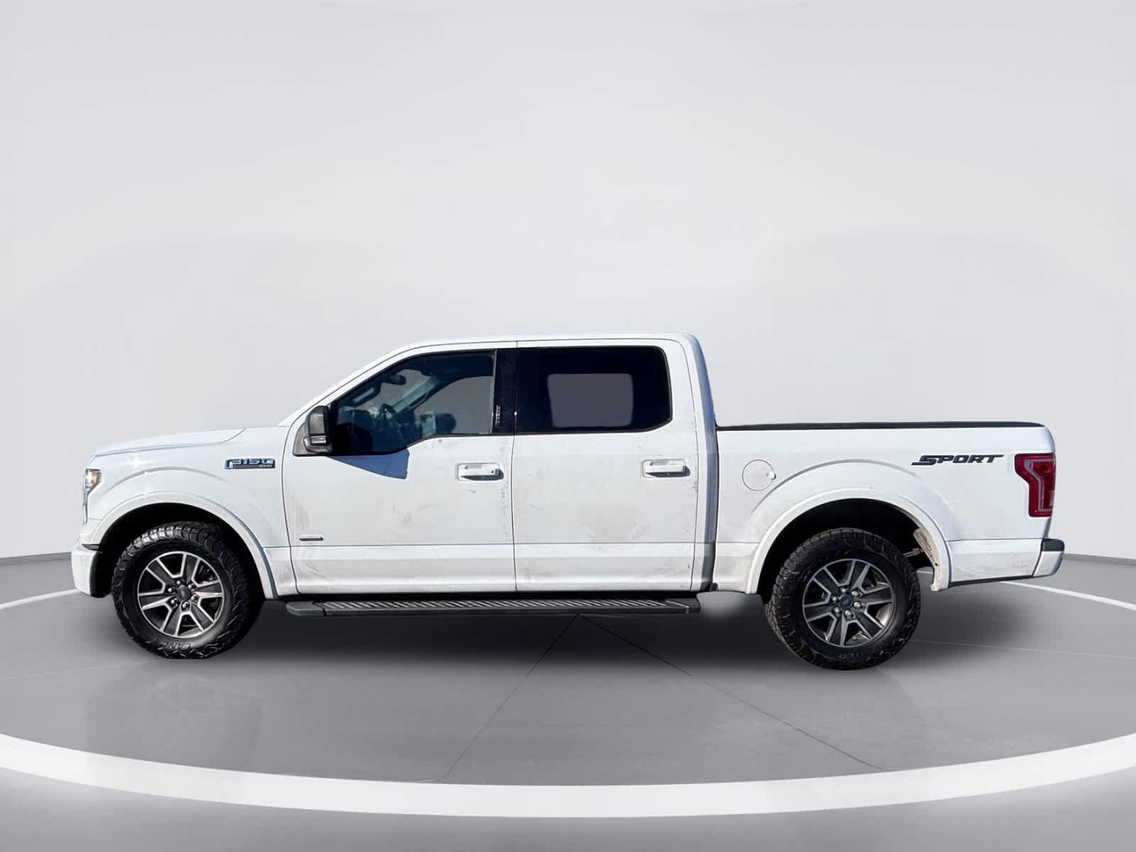Used 2017 Ford F150 XLT w/ Equipment Group 302A Luxury RWD image 4