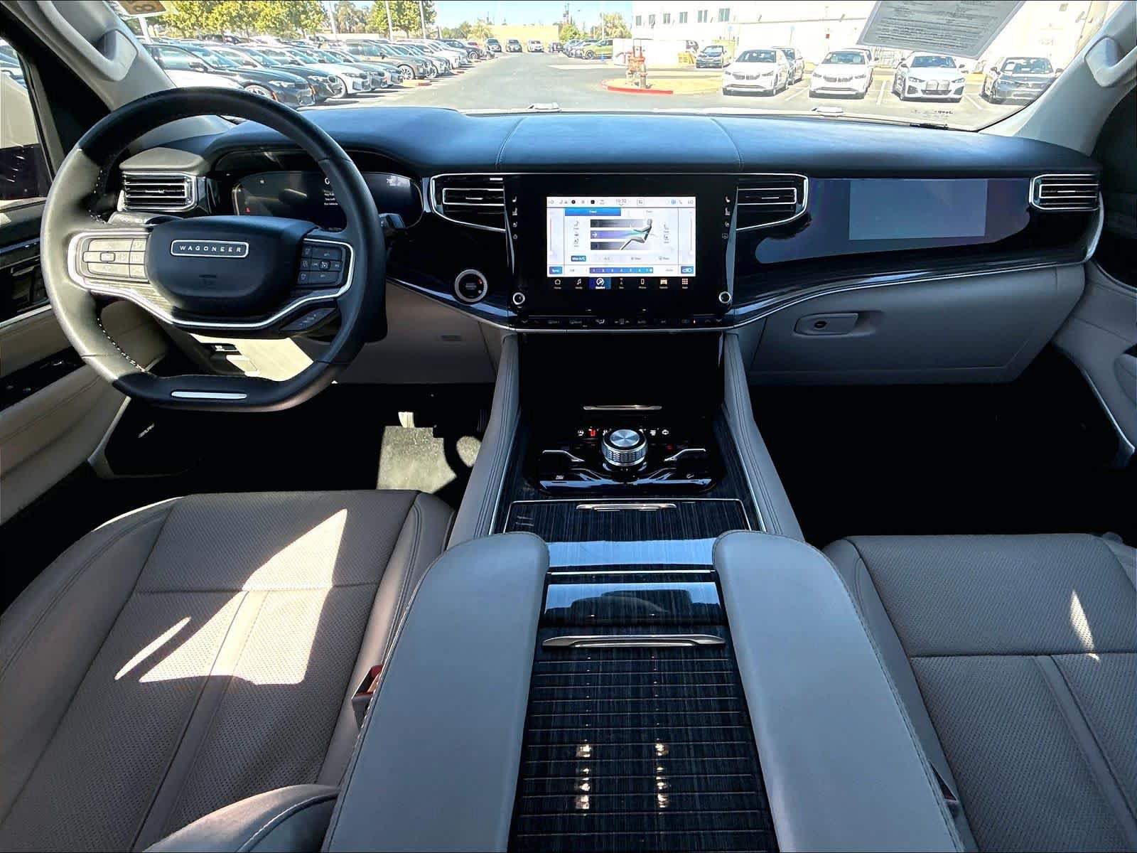 Used 2022 Jeep Wagoneer Series III AWD/4WD image 10