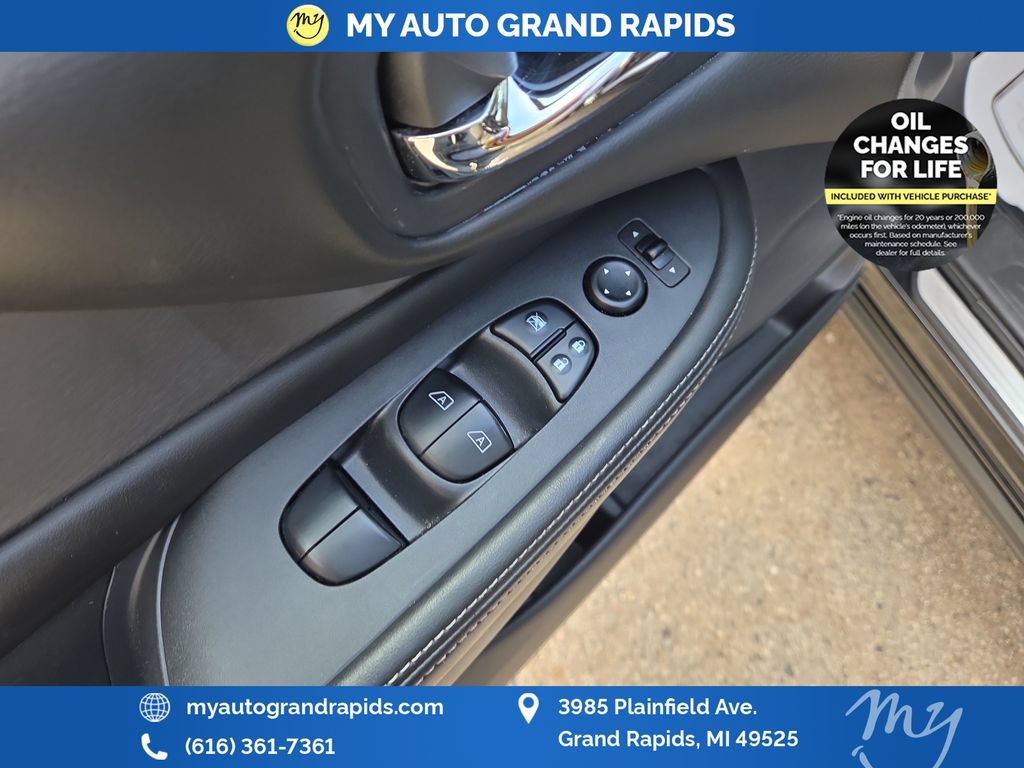 Used 2019 Nissan Murano S AWD/4WD image 11