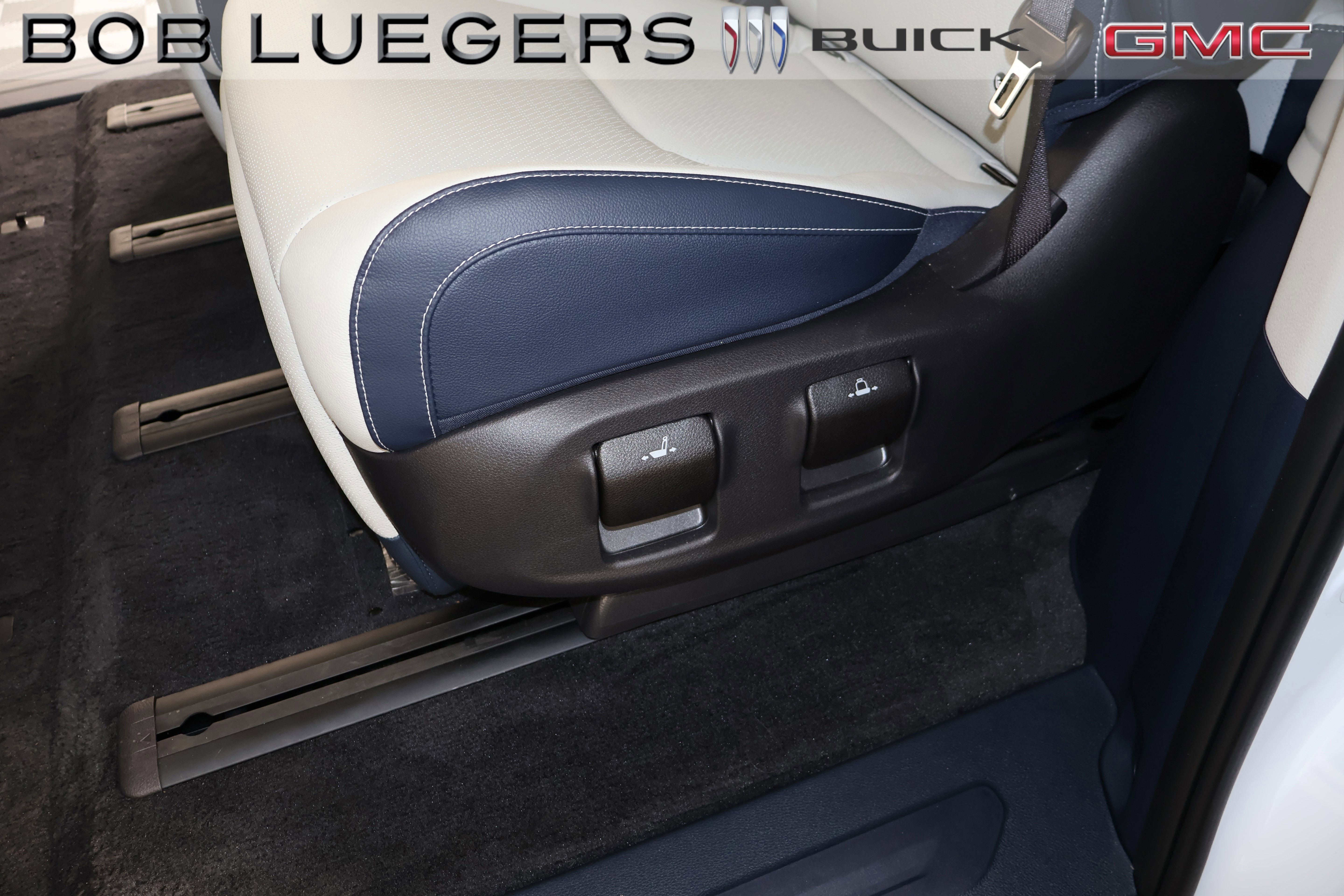 Used 2025 Kia Carnival SX Prestige image 26