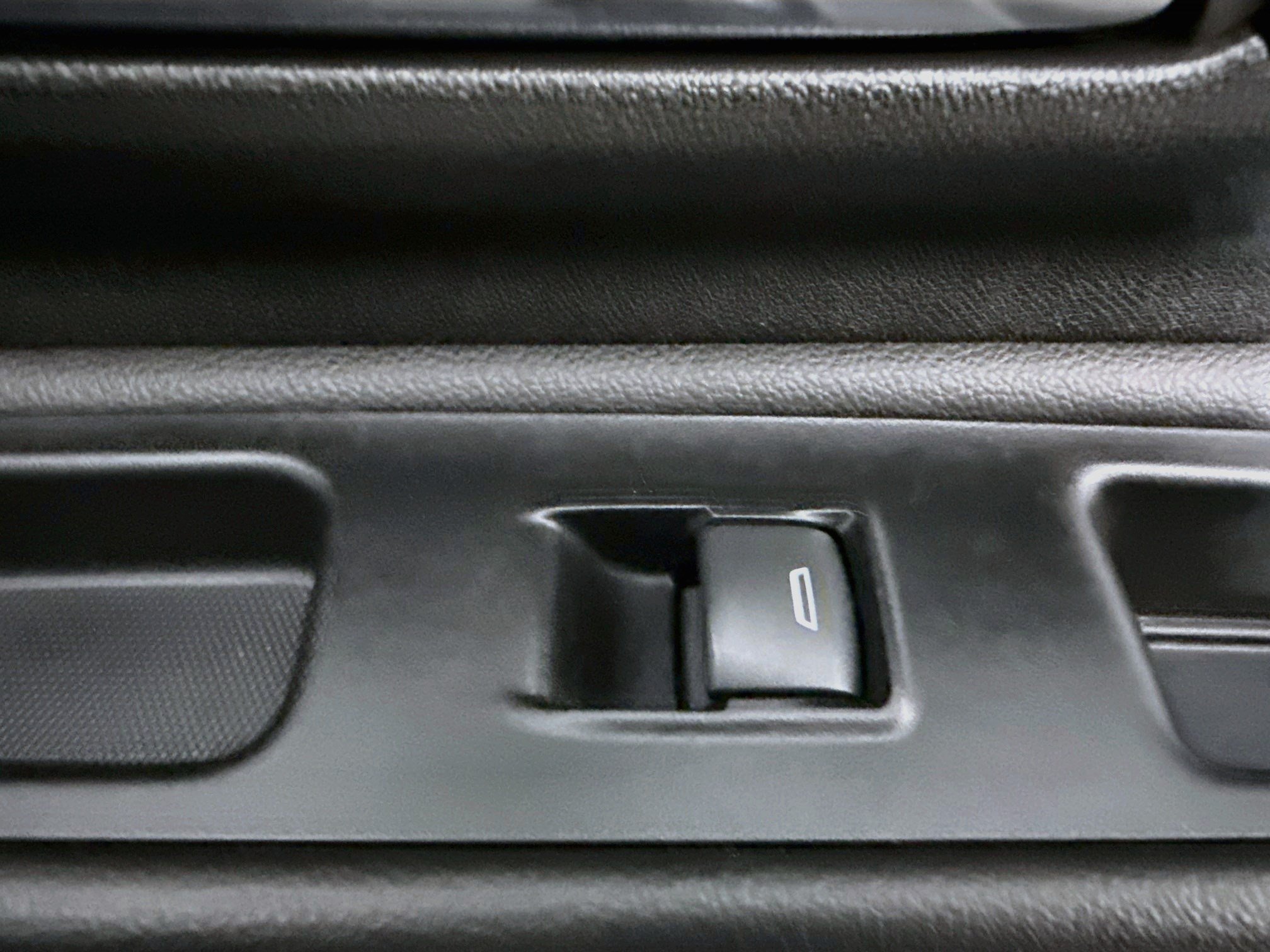 Used 2023 GMC Terrain SLT w/ Tech Package FWD image 31