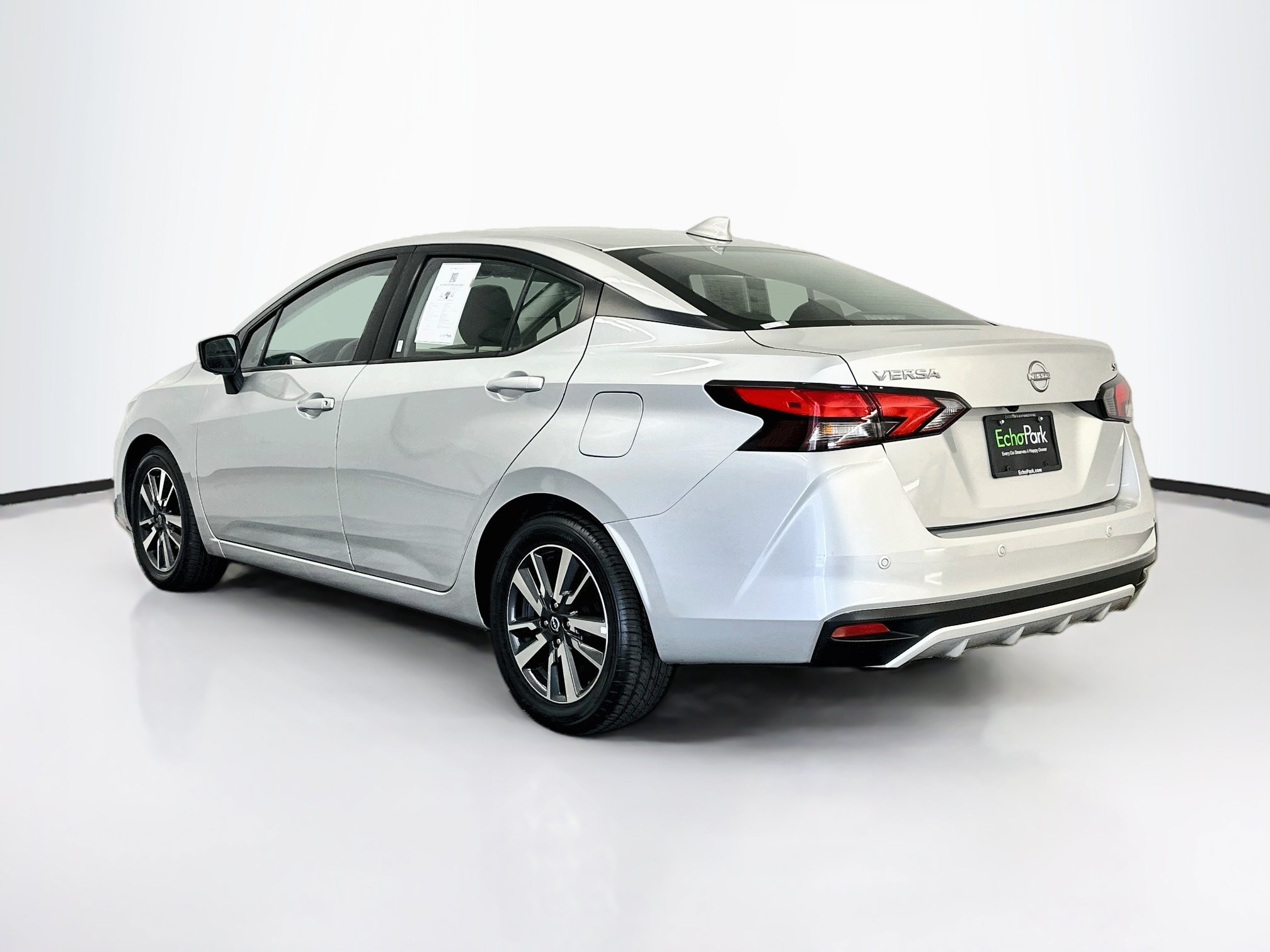 Used 2024 Nissan Versa SV FWD image 5