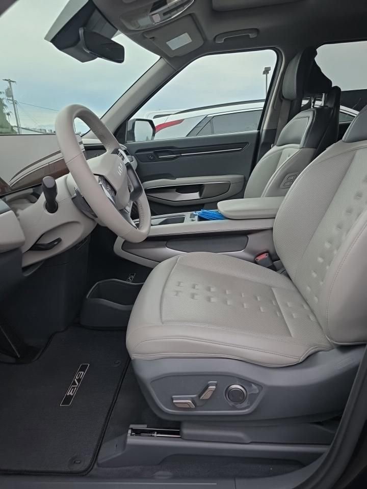 Certified 2024 Kia EV9 Wind AWD/4WD image 5