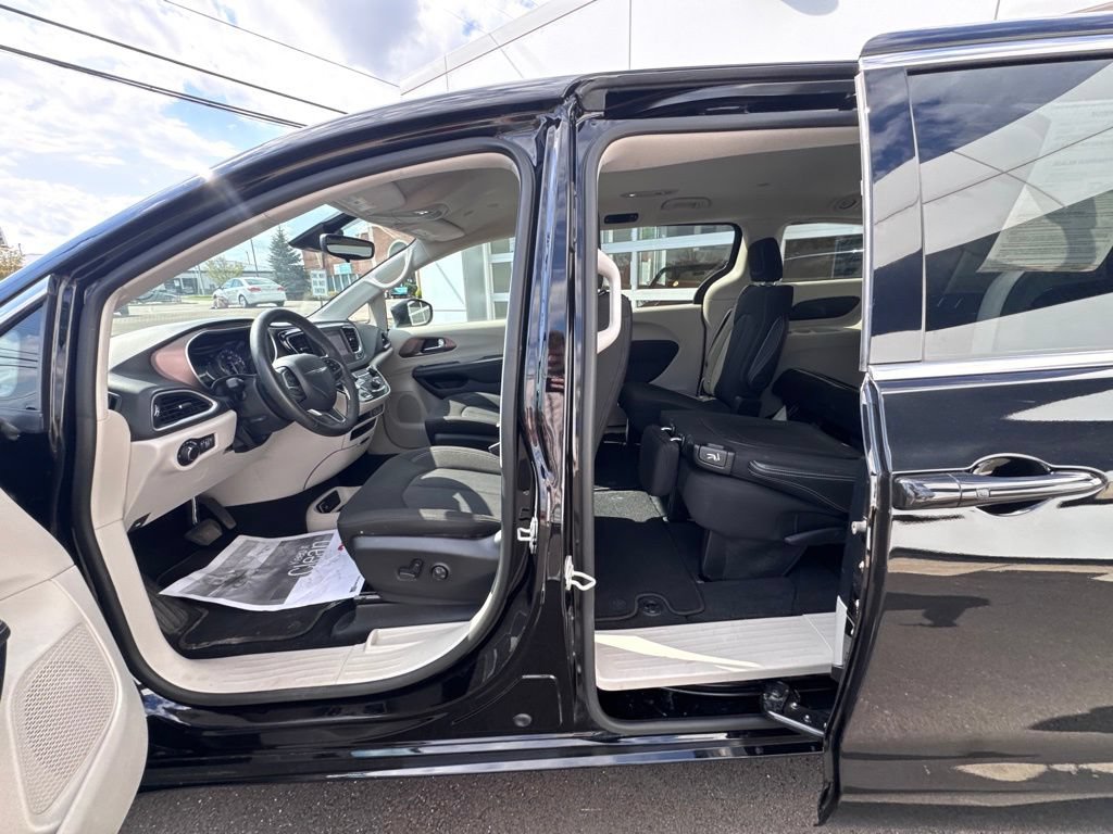 Used 2024 Chrysler Voyager LX FWD image 30