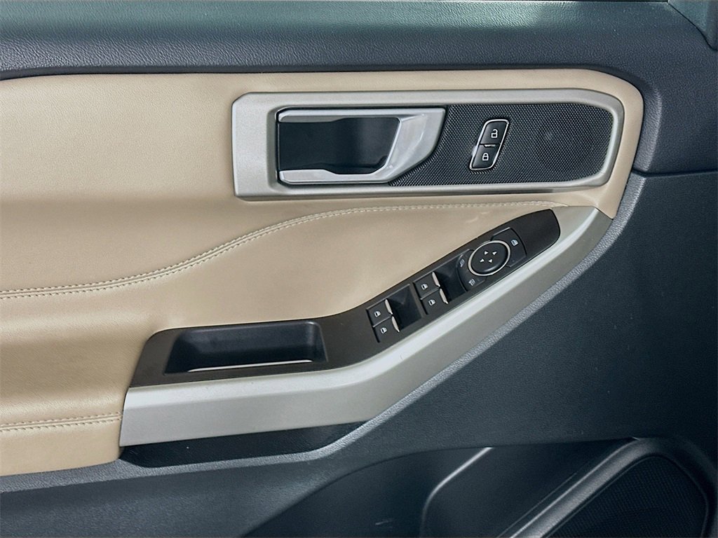 Used 2023 Ford Explorer XLT image 24