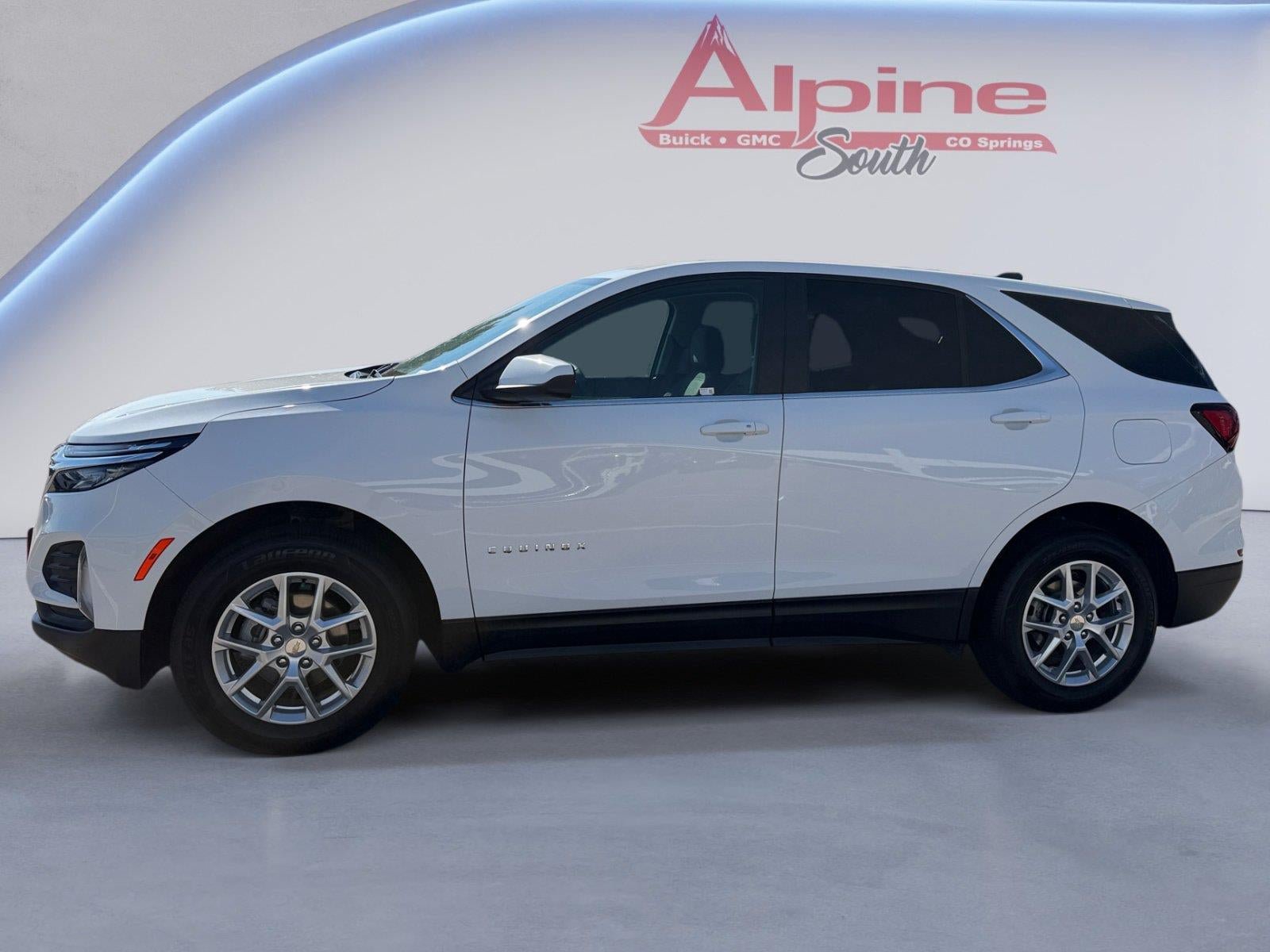Used 2024 Chevrolet Equinox LT AWD/4WD image 2