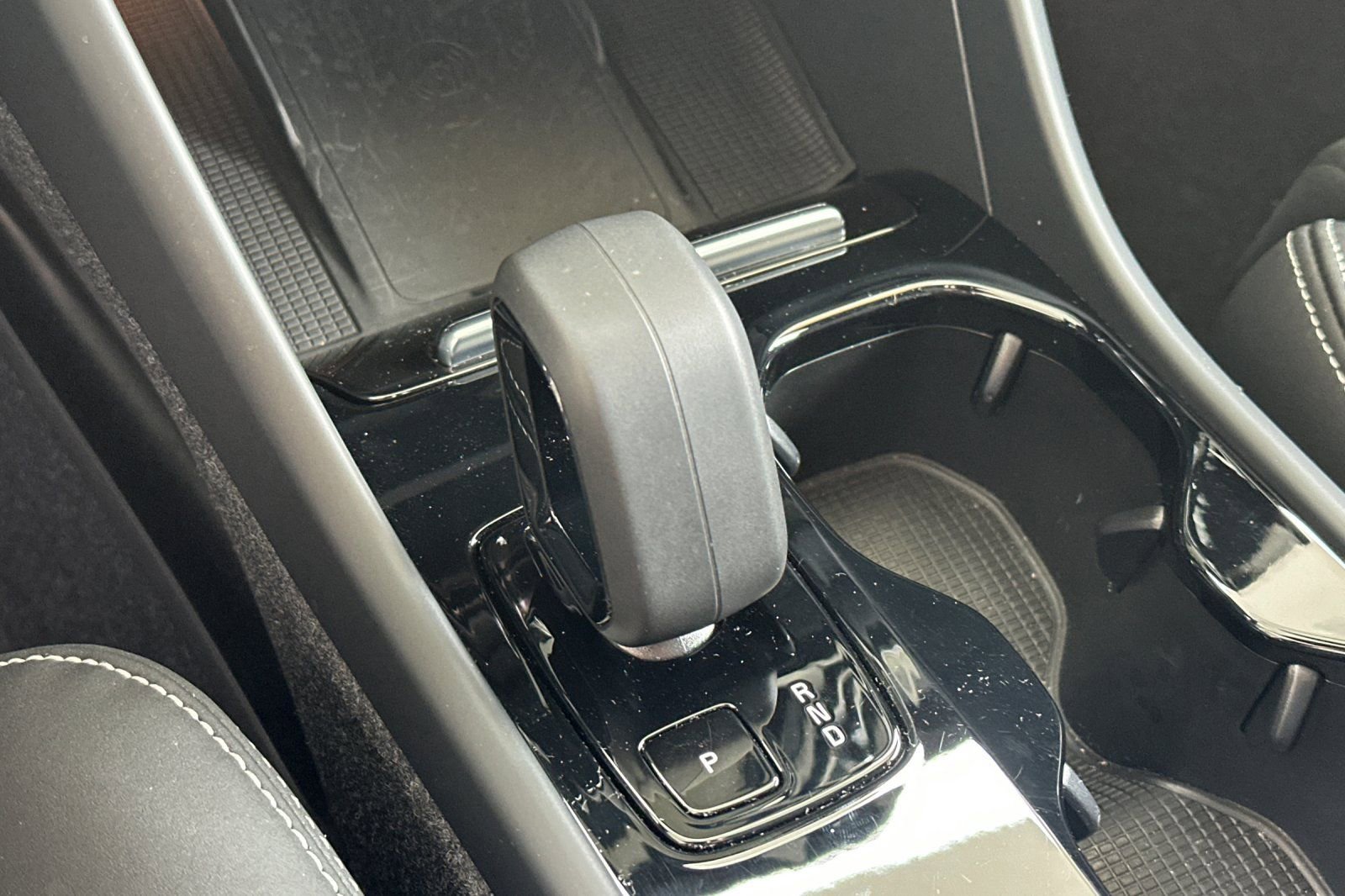 Used 2024 Volvo XC40 Recharge Ultimate w/ Protection Package Premier RWD image 25