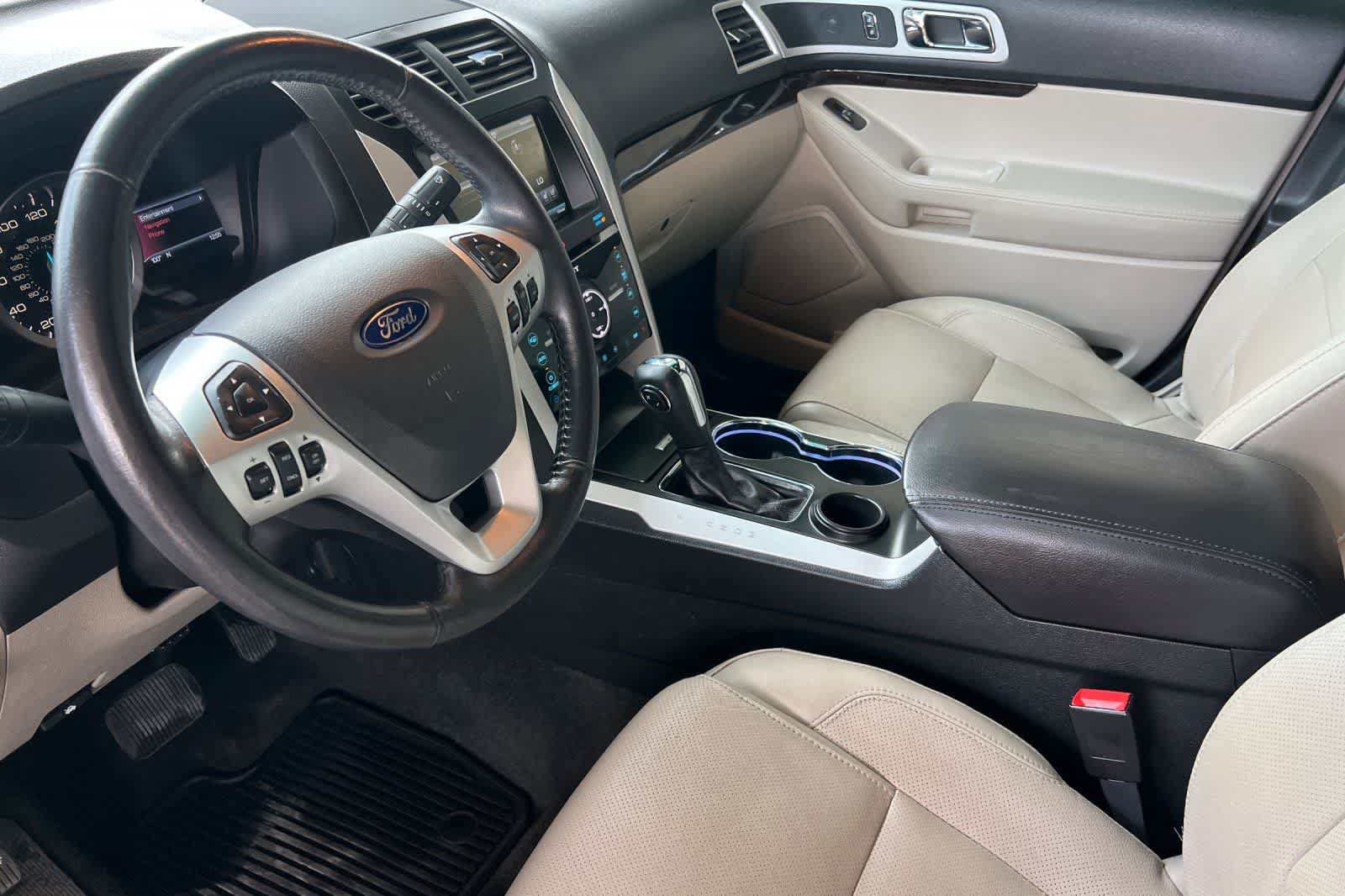Used 2014 Ford Explorer Limited w/ Equipment Group 301A FWD image 12