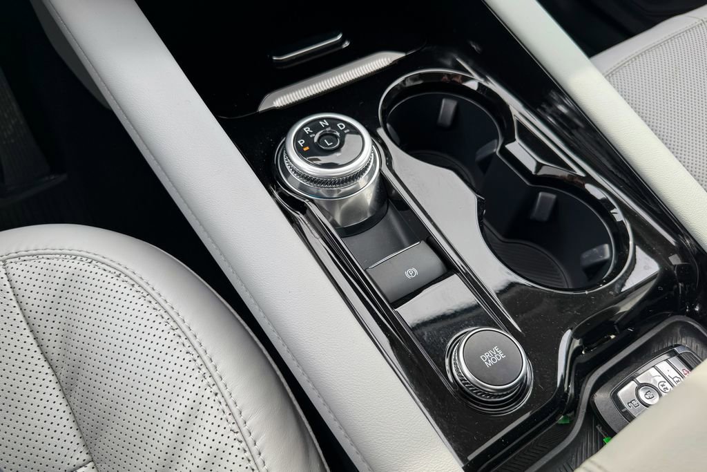 Certified 2025 Ford Explorer Platinum w/ Ultimate Package image 40