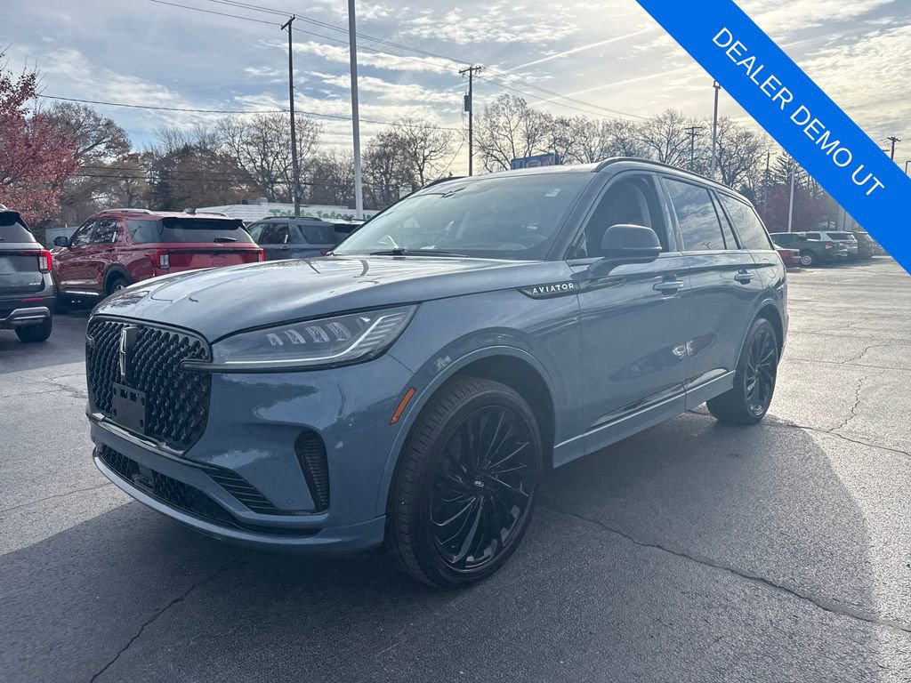 Used 2025 Lincoln Aviator Reserve w/ Jet Appearance Package image 2