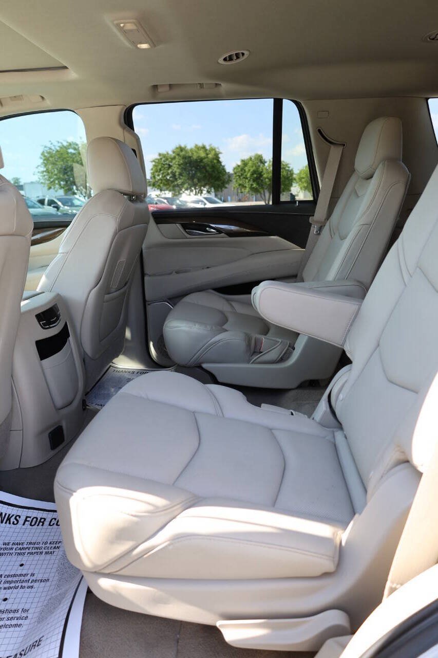 Used 2020 Cadillac Escalade Luxury AWD/4WD image 18