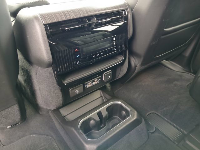 Used 2023 Jeep Wagoneer Series III w/ Preferred Equipment Group AWD/4WD image 37