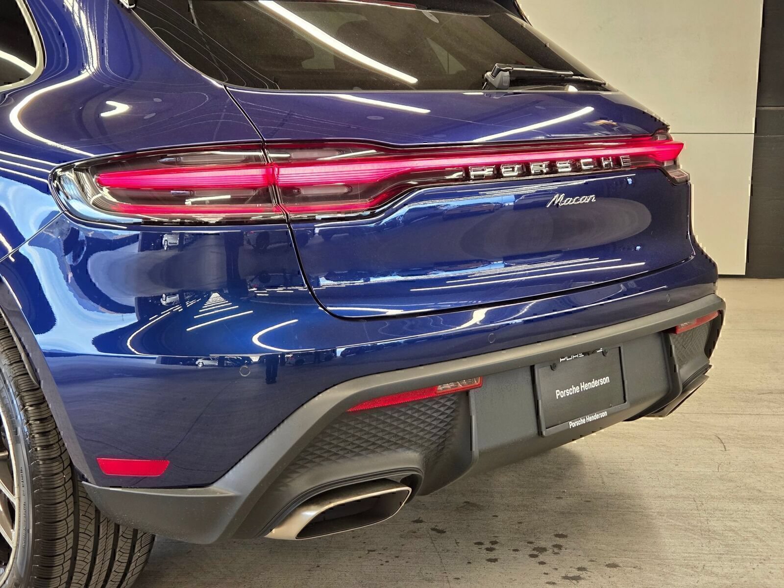 Certified 2026 Porsche Macan AWD/4WD image 8