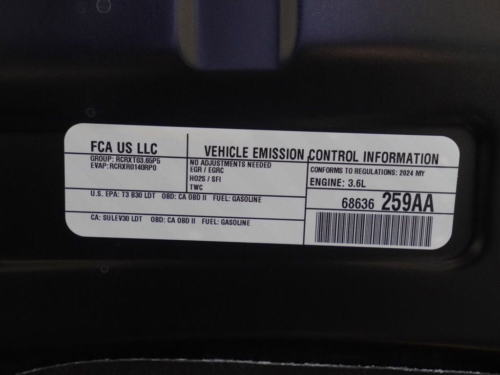 Used 2024 Chrysler Pacifica Limited w/ Uconnect Theater Family Group image 28