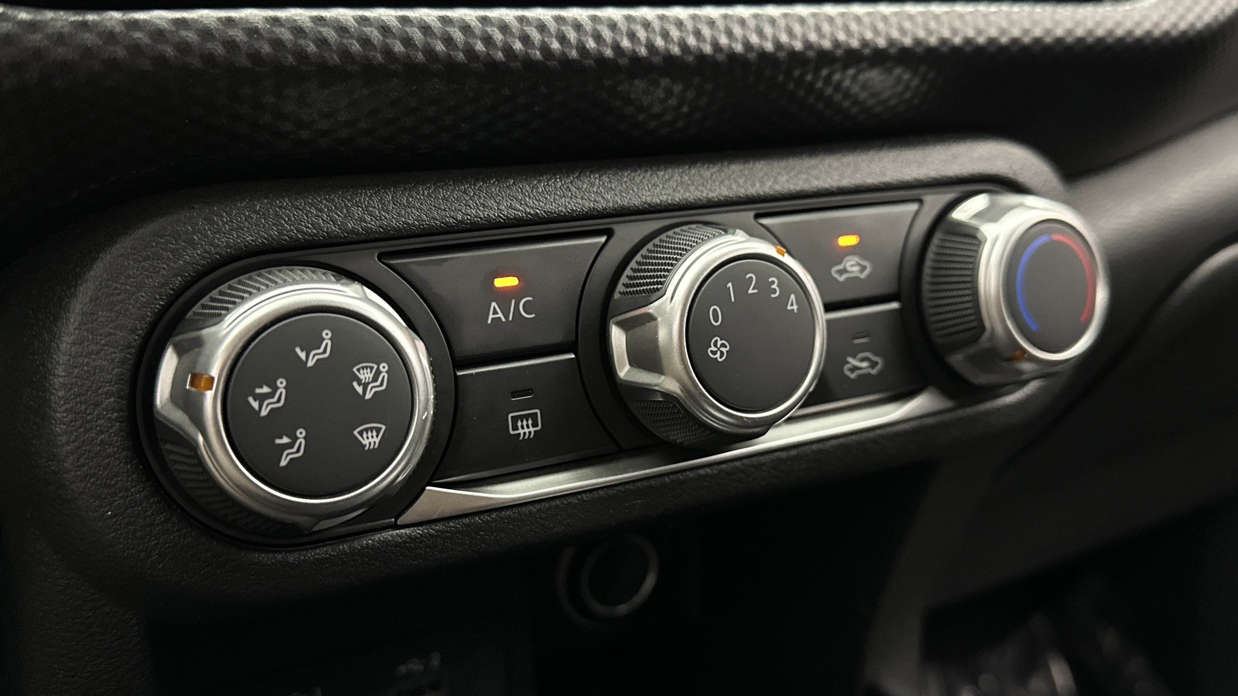 Used 2023 Nissan Kicks SV FWD image 16