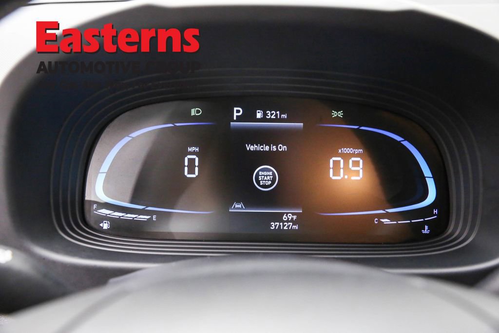 Used 2023 Hyundai Venue Limited image 18