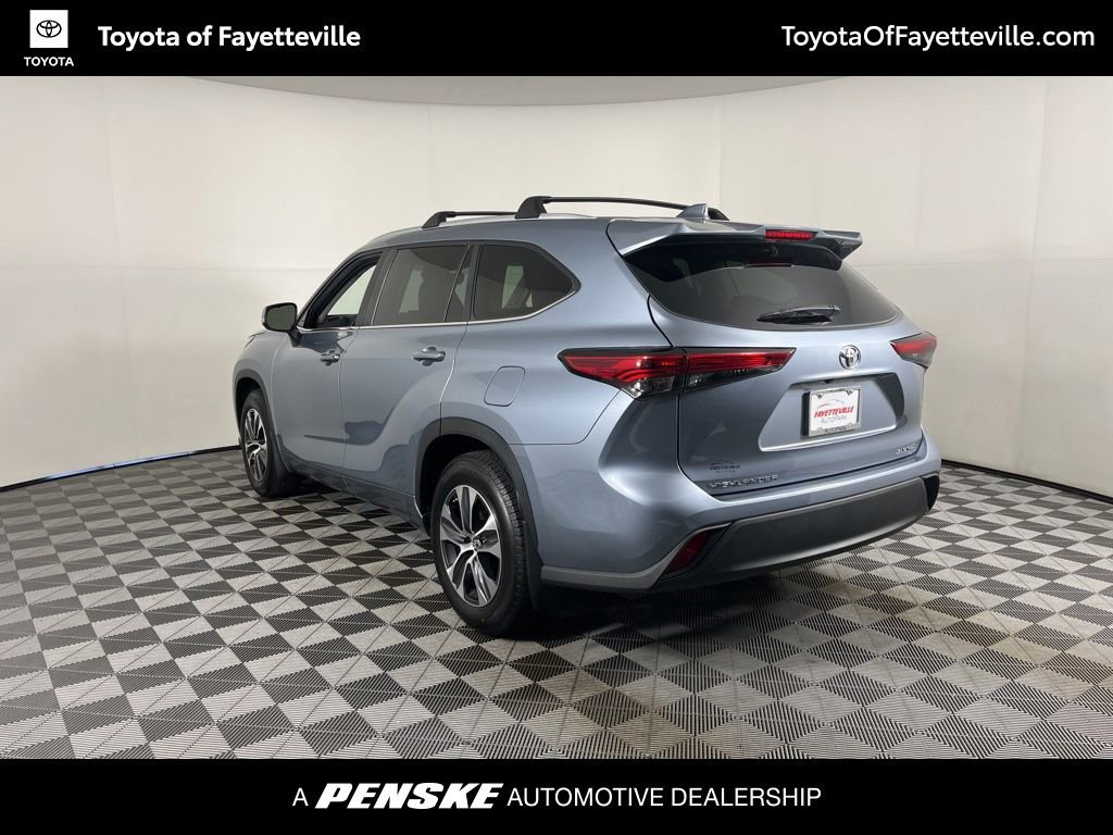 Used 2023 Toyota Highlander XLE AWD/4WD image 18