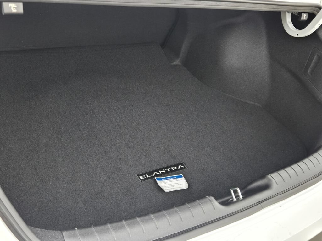 Certified 2025 Hyundai Elantra SEL FWD image 14