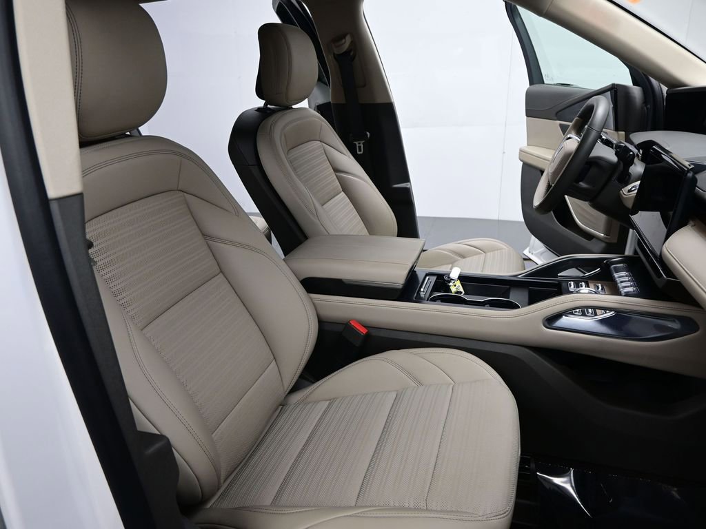 Used 2025 Lincoln Nautilus Reserve w/ Jet Appearance Package AWD/4WD image 20