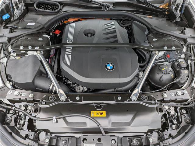 New 2026 BMW 750e xDrive w/ Premium Package image 18