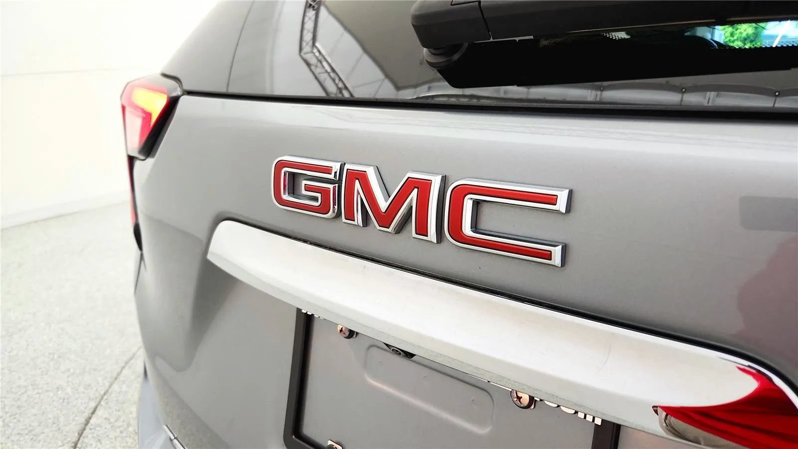 Used 2023 GMC Terrain SLT FWD image 17