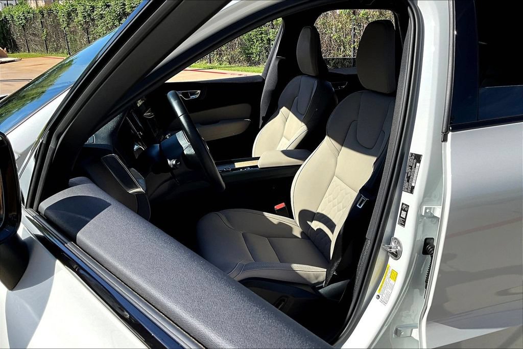 Used 2026 Volvo XC60 B5 Plus w/ Protection Package Premier AWD/4WD image 33