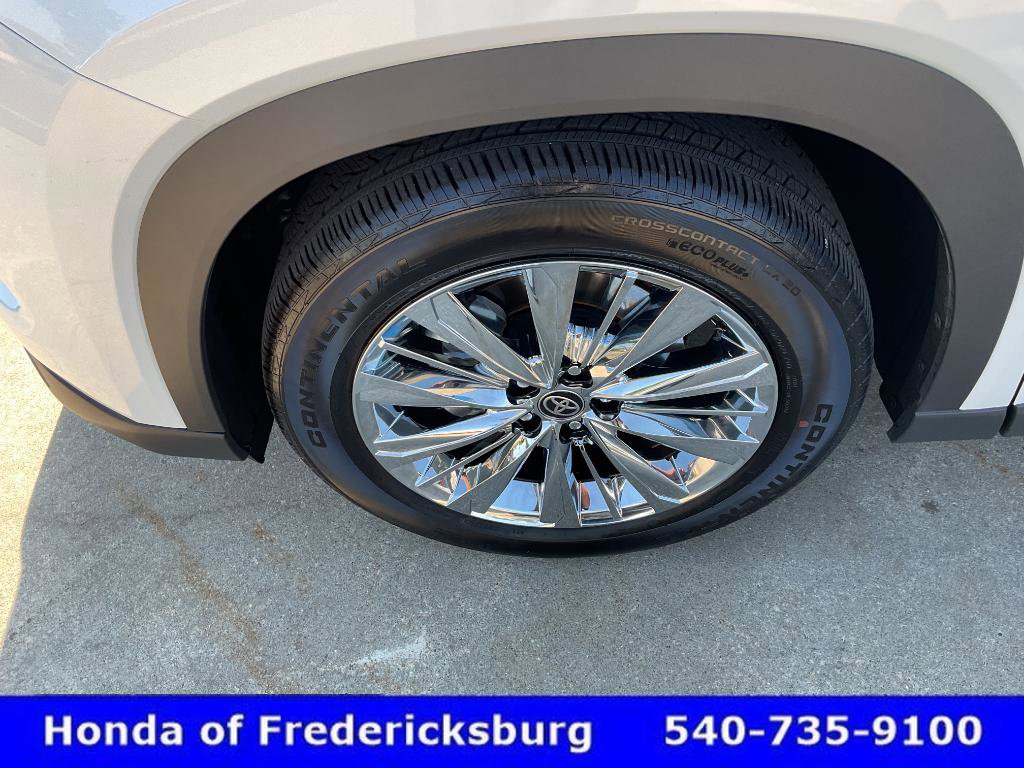 Used 2025 Toyota Grand Highlander AWD image 10
