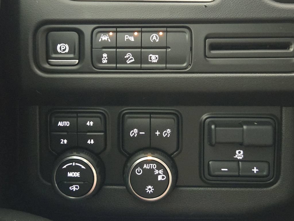 Certified 2024 Chevrolet Suburban Z71 w/ Z71 Off-Road Package AWD/4WD image 24