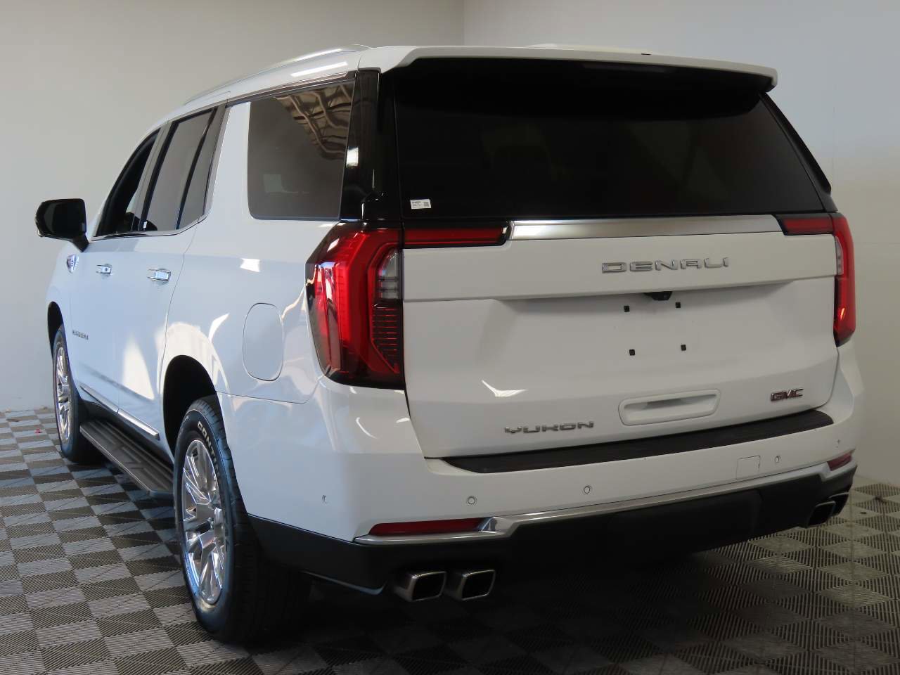 Used 2025 GMC Yukon Denali image 3