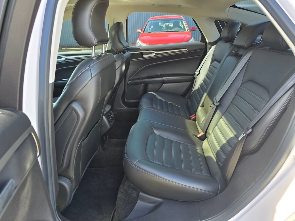 Used 2016 Ford Fusion SE w/ Equipment Group 202A FWD image 15