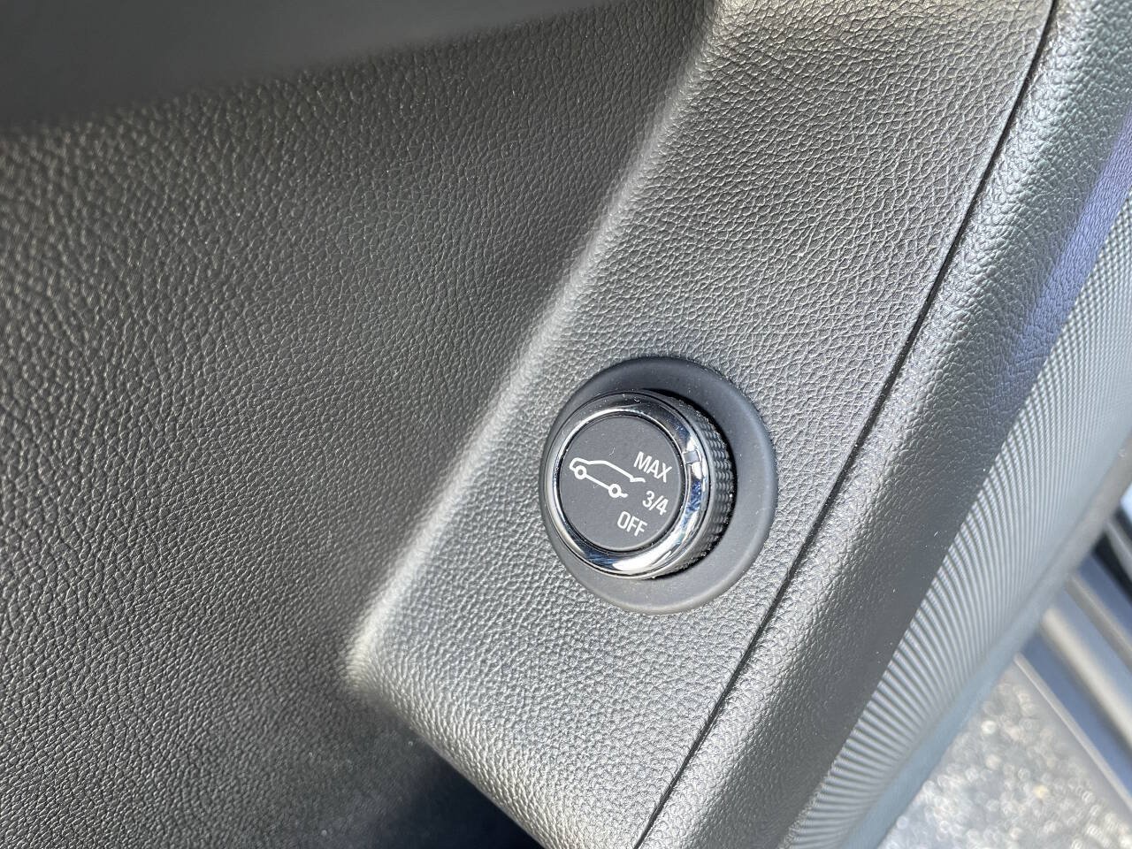 Used 2023 Chevrolet Traverse LT FWD image 15