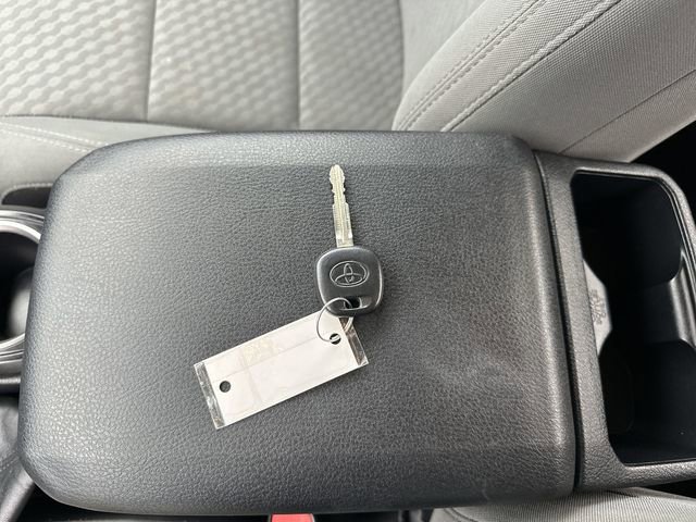 Used 2021 Toyota Tacoma SR AWD/4WD image 30