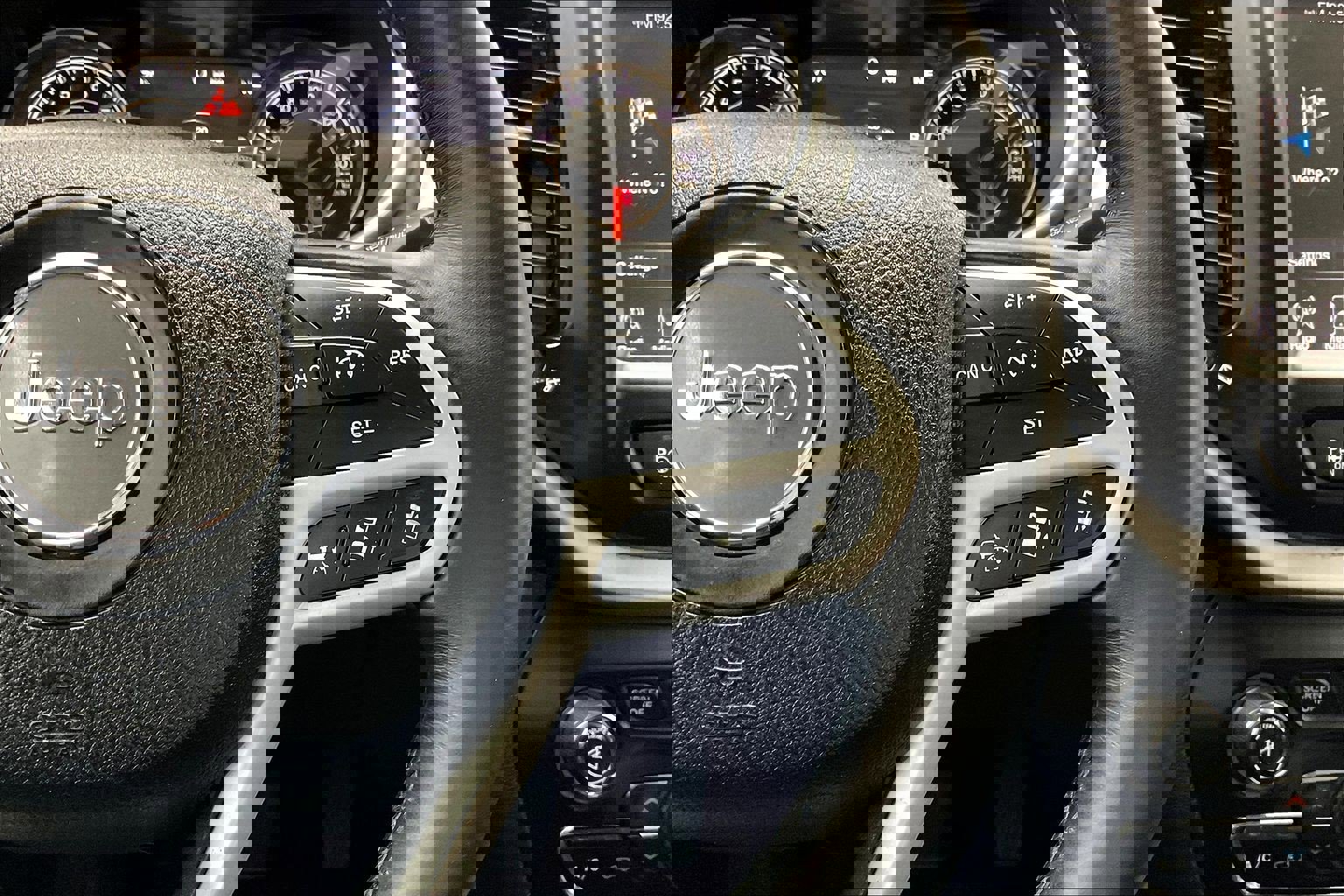 Used 2017 Jeep Cherokee Overland w/ Technology Group image 21