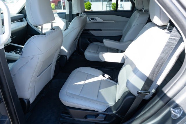Used 2025 Ford Explorer Active w/ Active Comfort Package AWD/4WD image 28