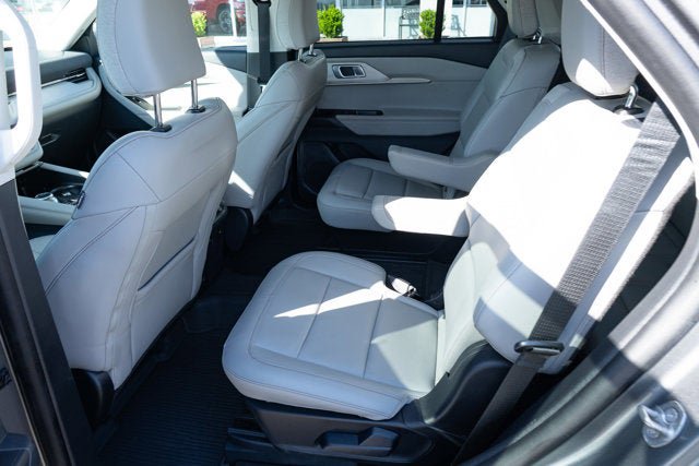 Used 2025 Ford Explorer Active w/ Active Comfort Package AWD/4WD image 28