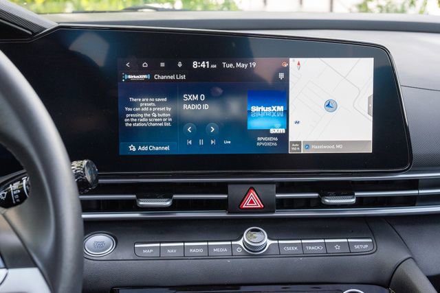 Certified 2025 Hyundai Elantra Limited FWD image 17