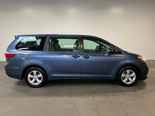 Used 2017 Toyota Sienna L FWD image 2