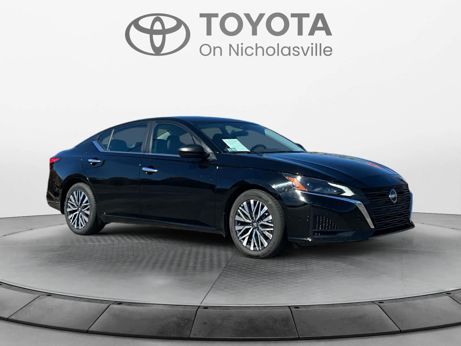 Used 2024 Nissan Altima 2.5 SV FWD image 7
