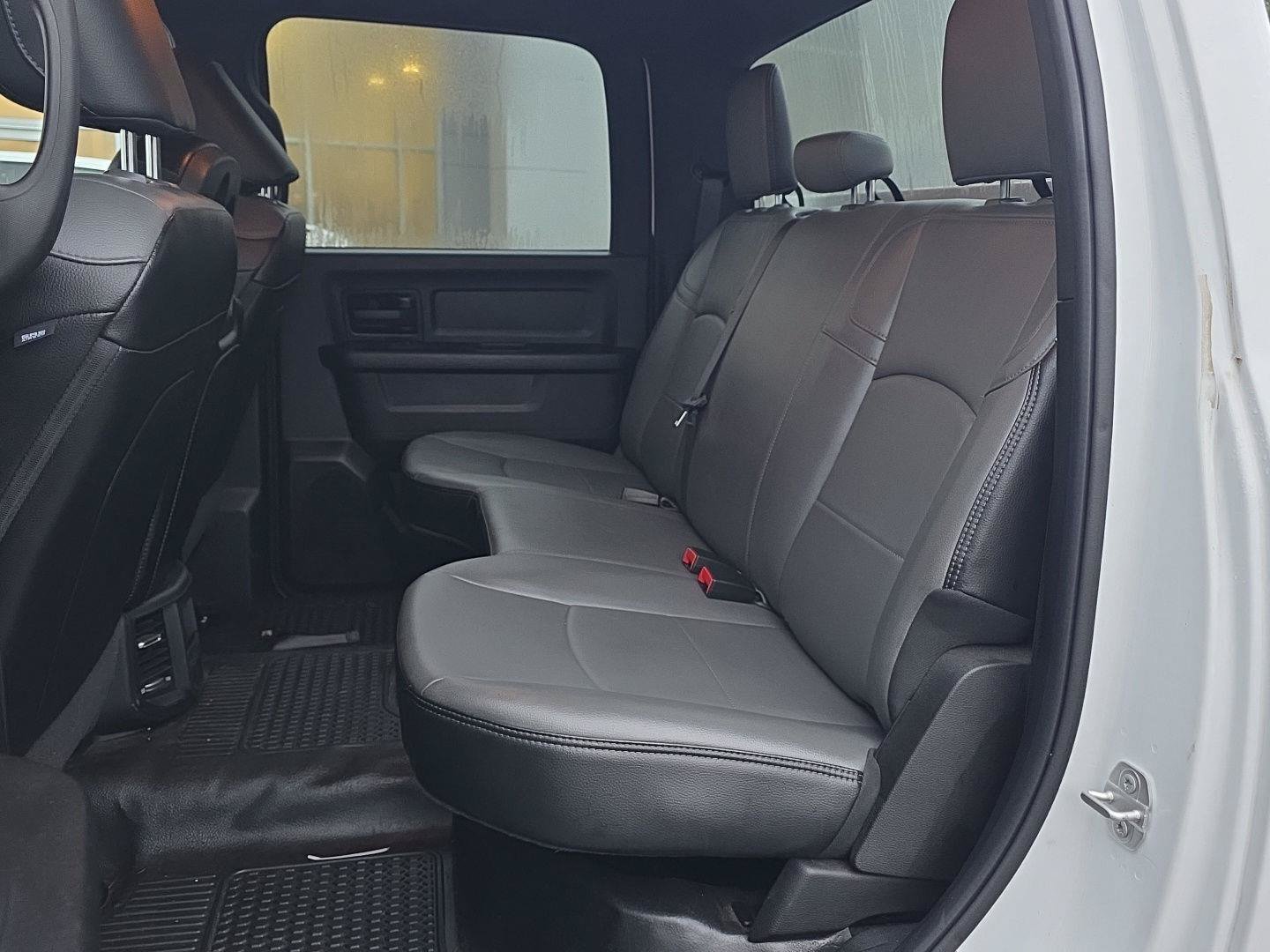 Used 2024 RAM 3500 Tradesman w/ Chrome Appearance Group AWD/4WD image 19